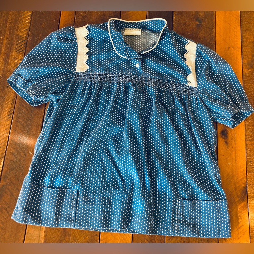 Women’s vintage JCPenney 1960s shirt top blouse blue prairie lace details